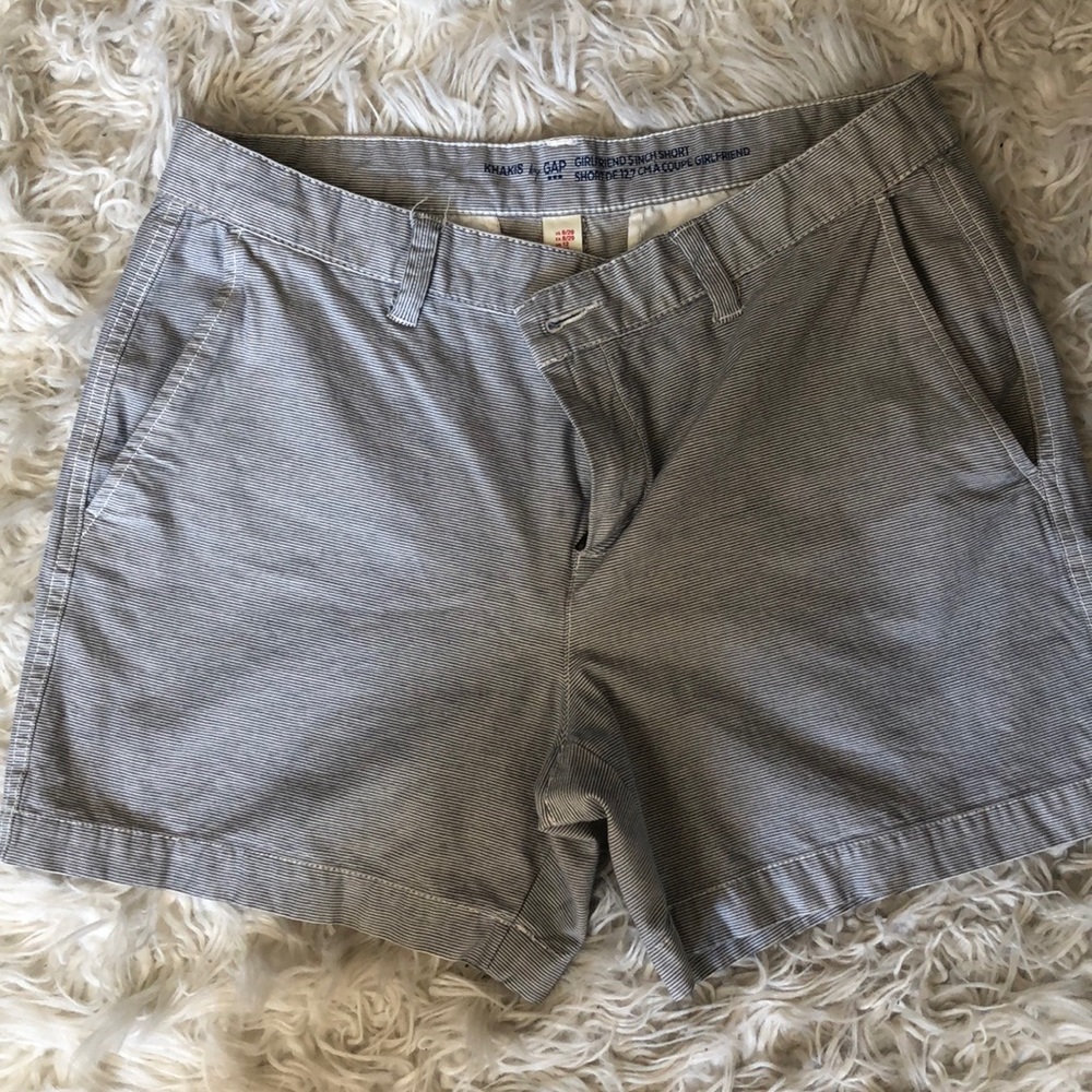 Gap girlfriend 5” short blue/white stripe size 8
